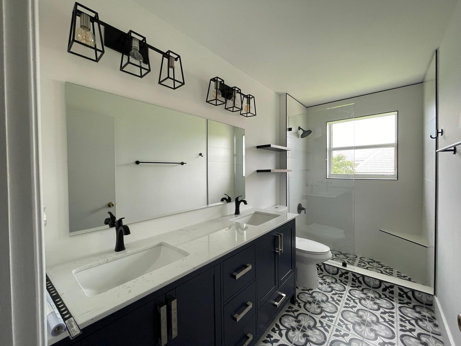 Bathroom design with patterned floor - La Toscana Imports